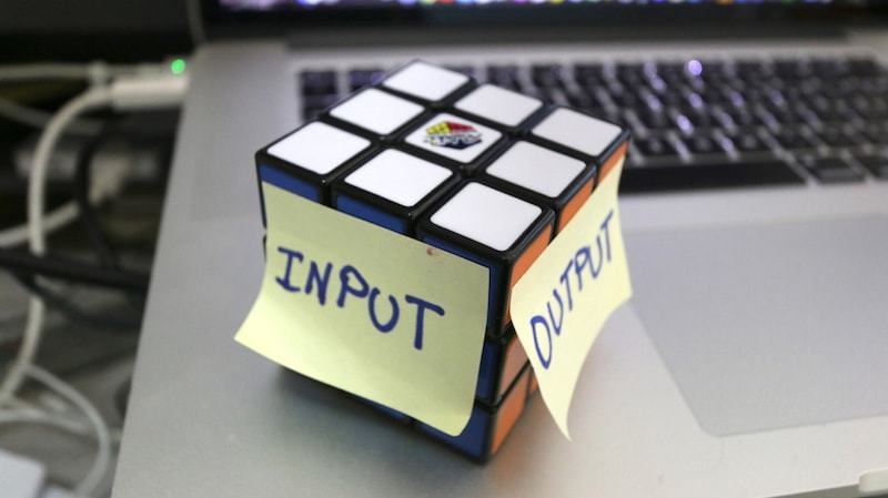 input-output-rubiks-cube-01-min
